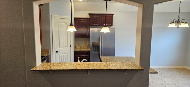 Building Photo - 2641 N Villa Blvd