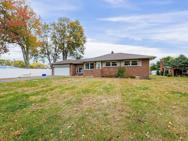 Building Photo - AVAILABLE NOW! Beautiful 3-Bedroom Waterfront Home with Breathtaking Views