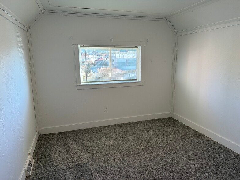 Building Photo - 533 S Dakota St