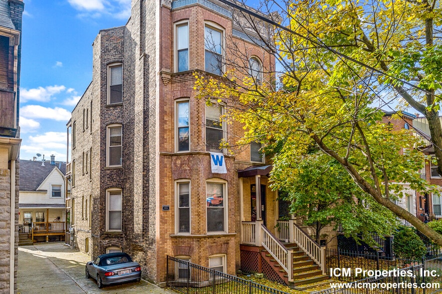 Building Photo - 847 W Wellington Ave