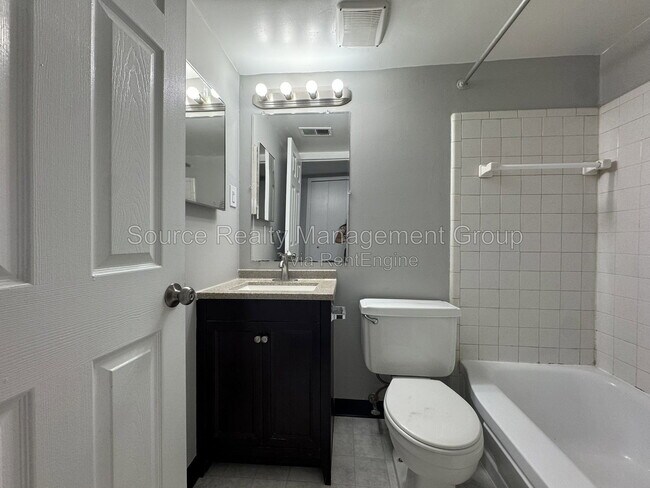 Building Photo - 4431 Oakwood