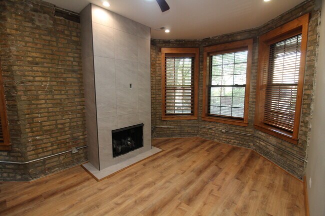 Building Photo - 1717 N Winchester Ave