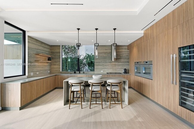 Building Photo - 641 Flamingo Dr