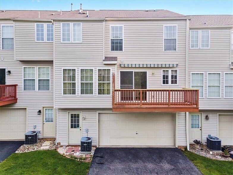 Back of Structure - 6330 Oyster Bay Ct