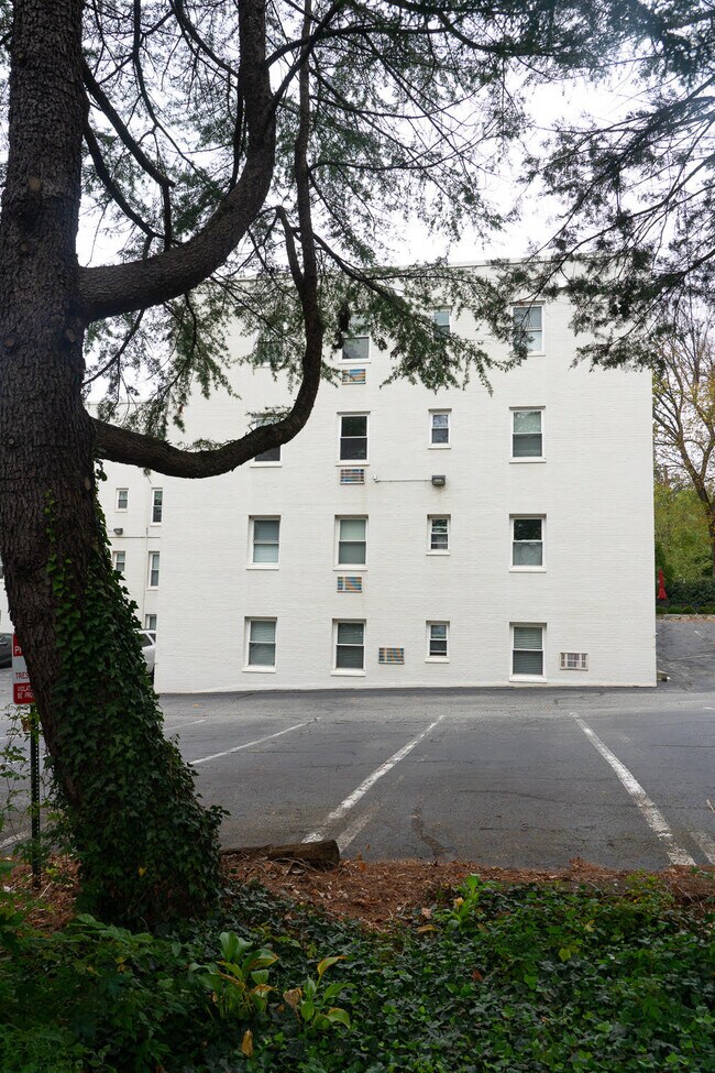 Building Photo - 7630 Tomlinson Ave