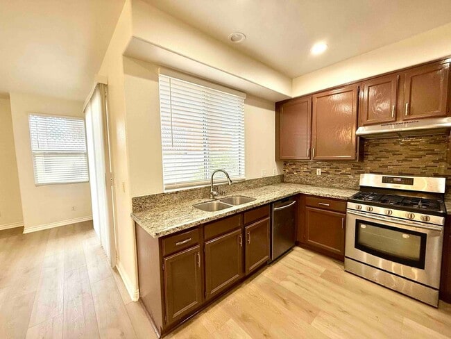 Building Photo - Gated Community - Updated Harbor City Townhouse - 3 bed / 2.5 bath