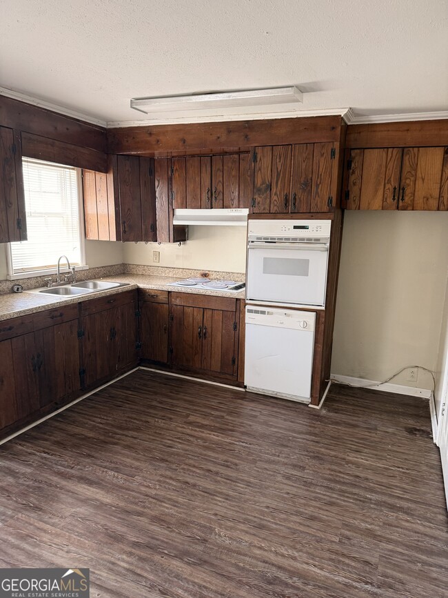 Building Photo - 1006 5th Ave