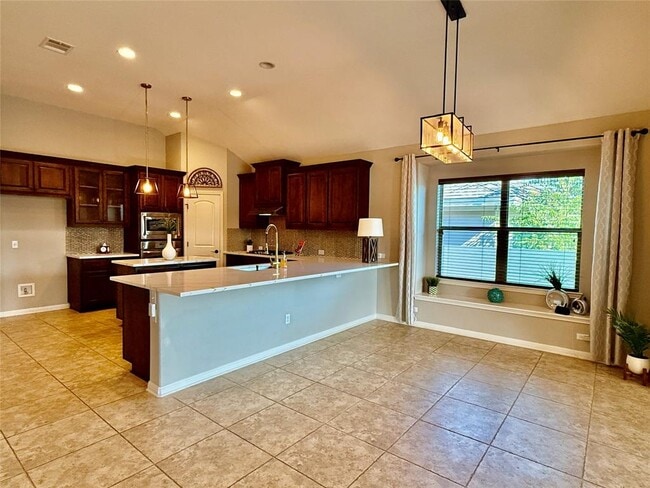 Building Photo - 14400 Senia Bend