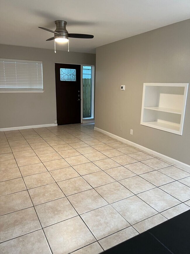 Building Photo - Available NOW  - 2 story 2 Bed 1 Bath - 2 ...