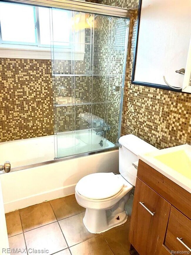 Building Photo - 22011 Blackstone St