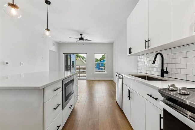 Building Photo - 3101 Govalle Ave