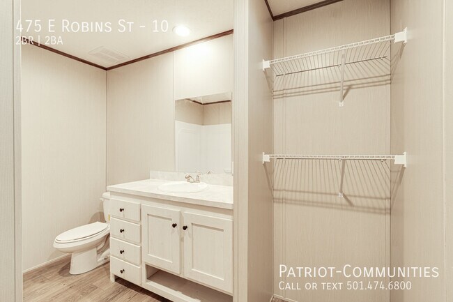 Building Photo - 475 E Robins St