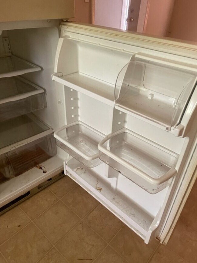 Building Photo - Three Bedroom One bathroom home for Rent