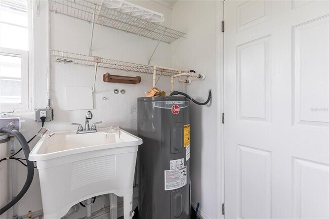 Building Photo - 326 W Grace St