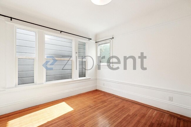 Building Photo - 1143 Anza St