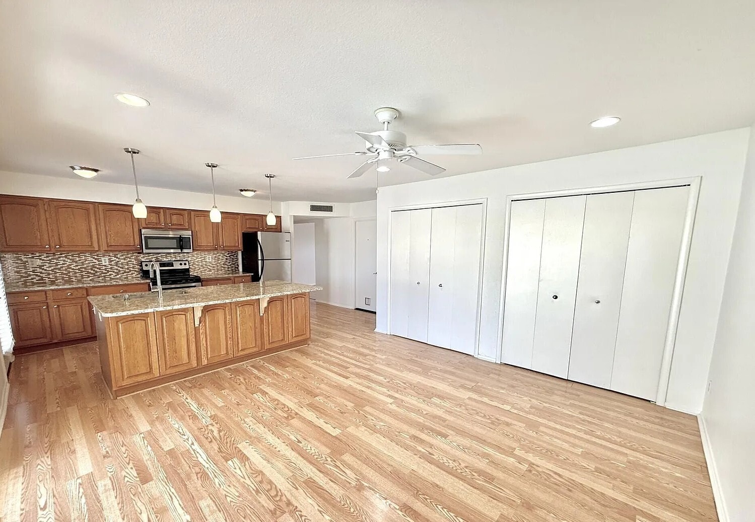 Building Photo - 1410 E Verlea Dr