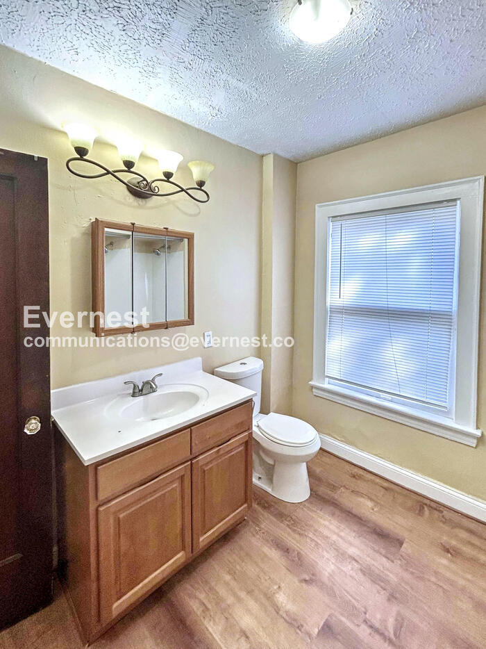 Building Photo - 988 Brunswick Rd