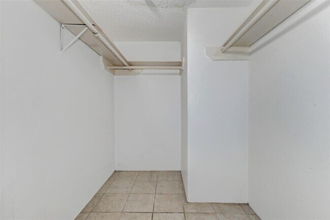 Building Photo - 2750 Holly Hall St