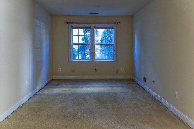 Building Photo - 315 King Farm Blvd