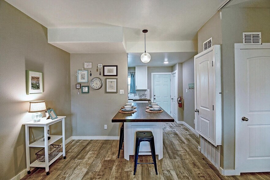 Building Photo - 1129 Eleventh Street-SI FL1-ID1023188P