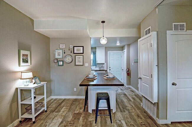 Building Photo - 1129 Eleventh Street-SI FL1-ID1023188P