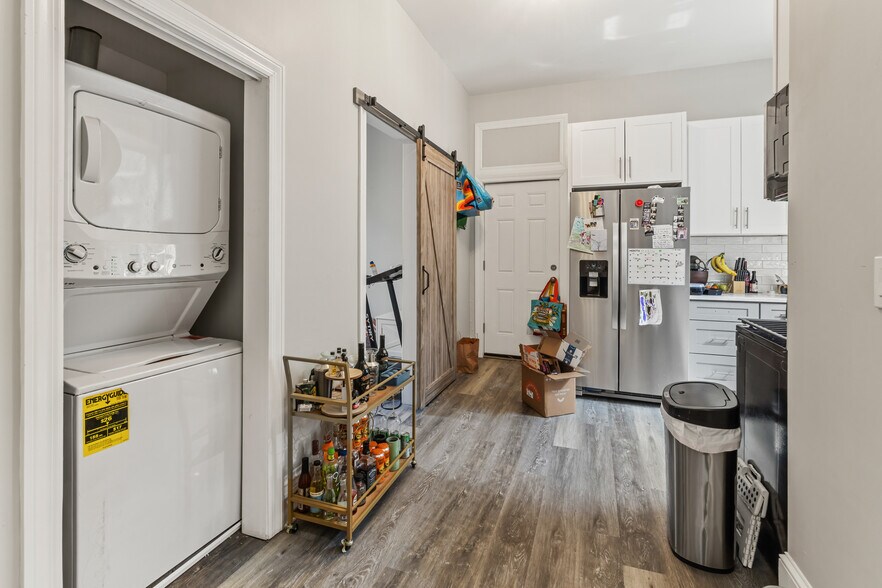 Building Photo - 1345 N Maplewood Ave