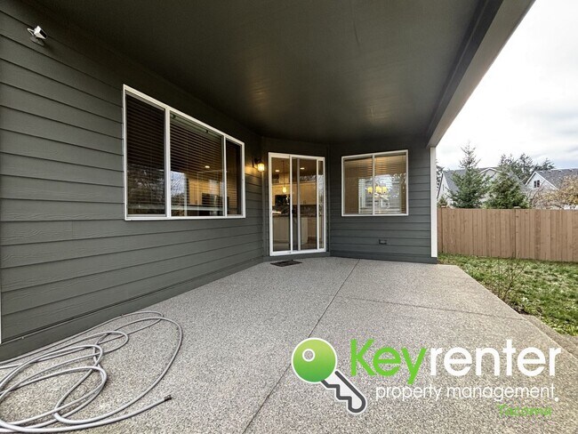 Building Photo - Beautiful 4 Bedroom 2.5 Bathroom Tacoma Home for Rent in Secluded Community!