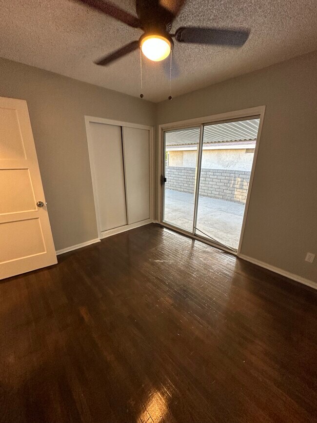Building Photo - 1235 Roxbury Dr