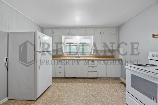 Building Photo - 415 E Vine St