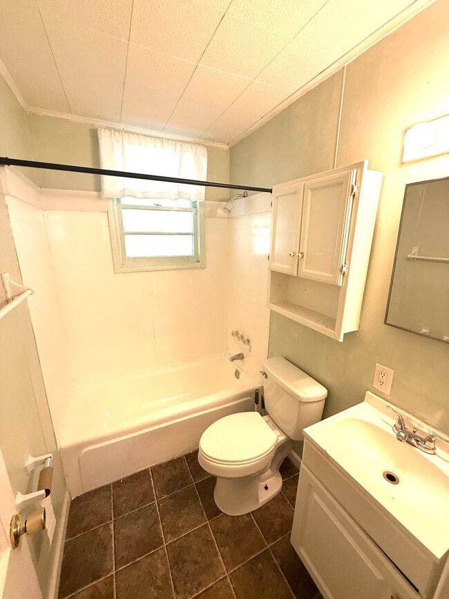 Building Photo - ** 3 Bed 1 Bath located off Woodley Road ** Call 334-366-9198 to schedule a showing