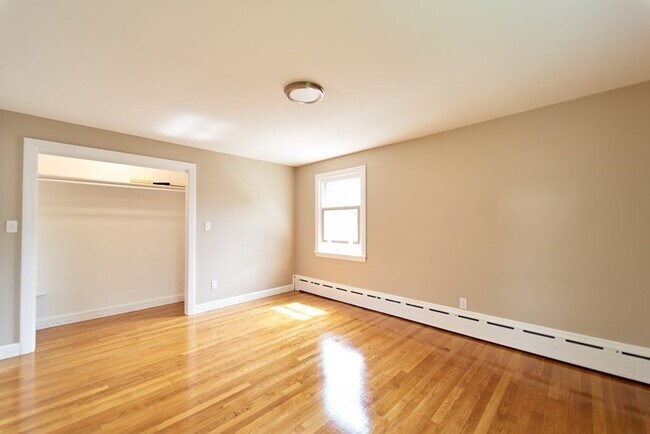 Building Photo - 1305 Salem St