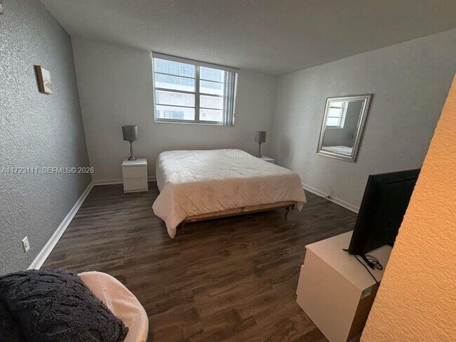 Building Photo - 4001 S Ocean Dr