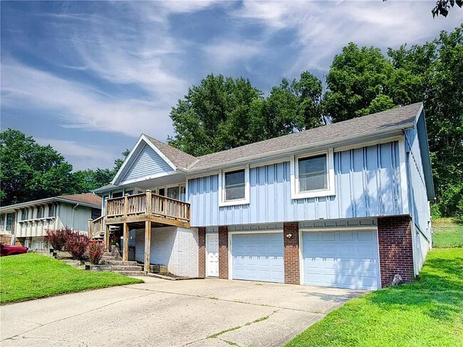 Building Photo - 5510 NW Seminole Dr