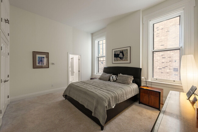 Building Photo - 225 Riverside Dr