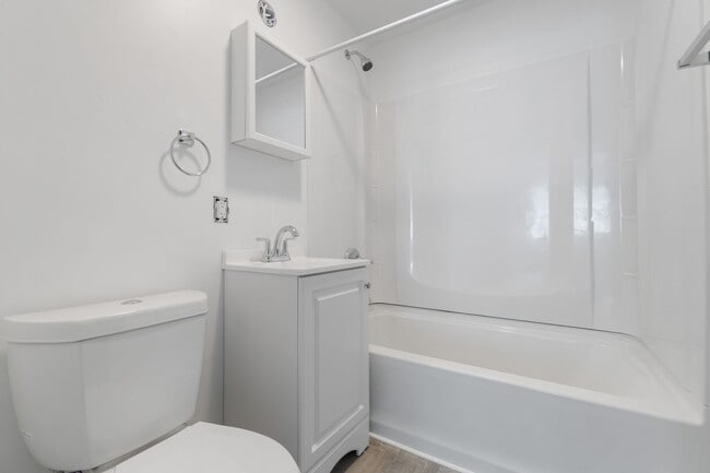 Building Photo - Now Pre-leasing: 4BR Townhouses in Scenic ...