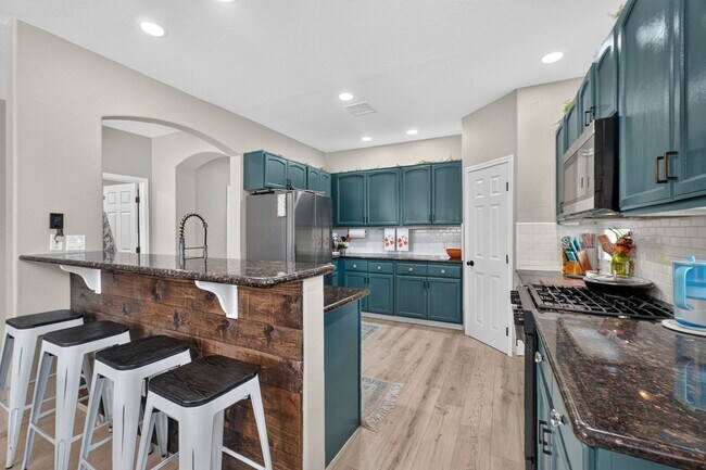 Building Photo - Amazing 5-Bedroom, 2.5-Bath Two Story Home in Stoneridge, PV