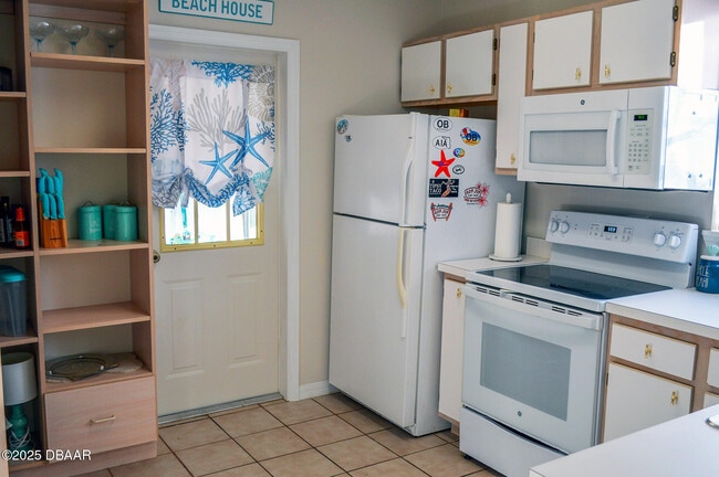 Building Photo - 64 Cardinal Dr