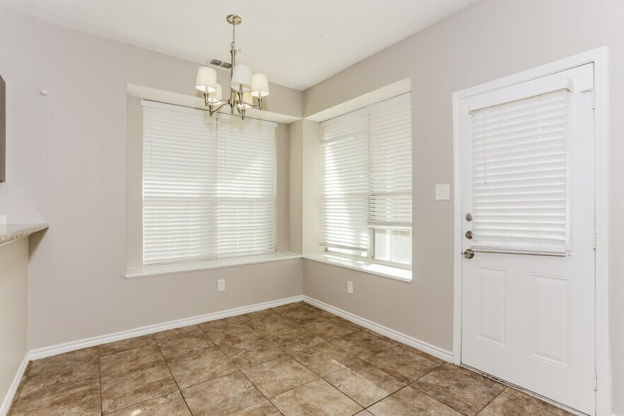 Building Photo - 433 Raintree Cir