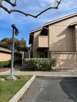 Building Photo - 538 Ironwood Ter