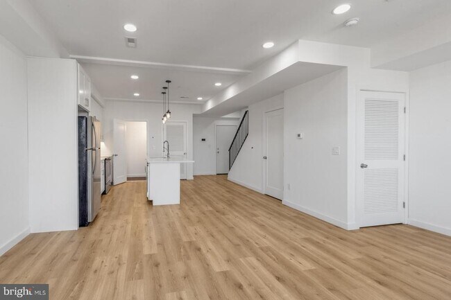 Building Photo - 2045 Trenton Ave