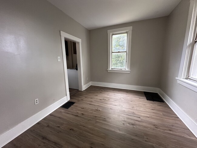 Building Photo - 263 Glenwood Dr