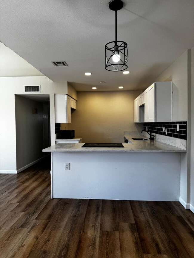 Building Photo - 442 S 32nd Pl