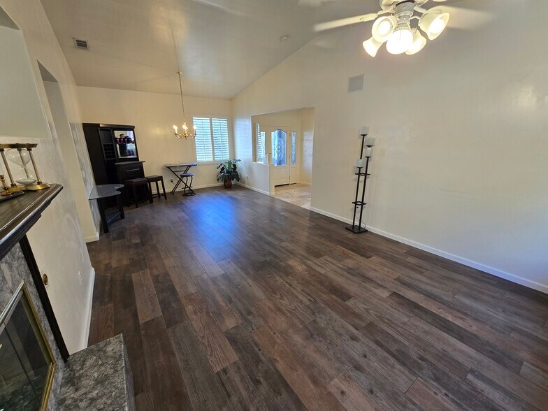 Family Room - 832 Legacy Dr