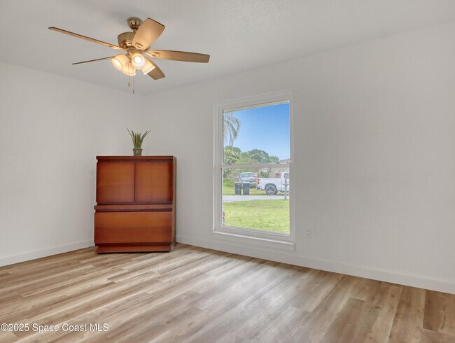 Building Photo - 872 Sadnet Cir NE