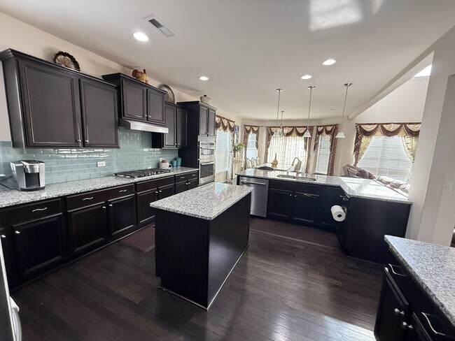 Building Photo - Beautiful 5BR home in Great School district