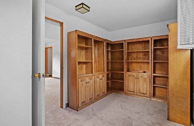 Building Photo - SingleFamily Home