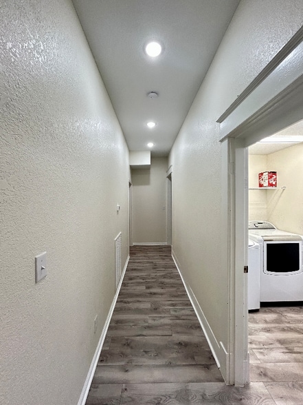 Building Photo - 404 E 18th St