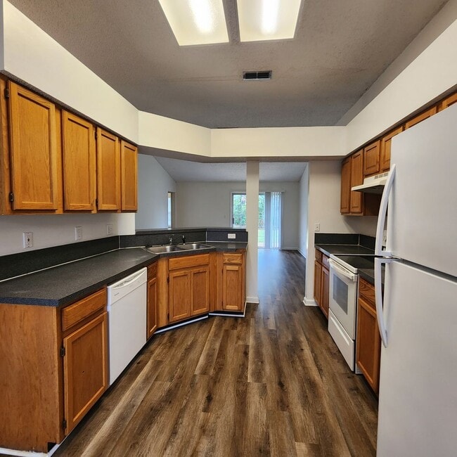 Building Photo - 3/2 Single Family