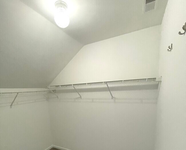 Building Photo - 13 Willow Pkwy