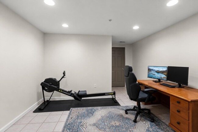 Building Photo - 360 Oswego Ct